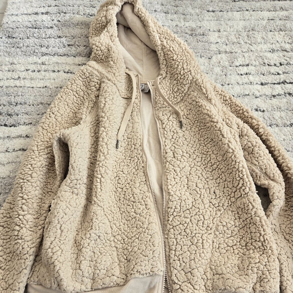 ZELLA sweater size Medium